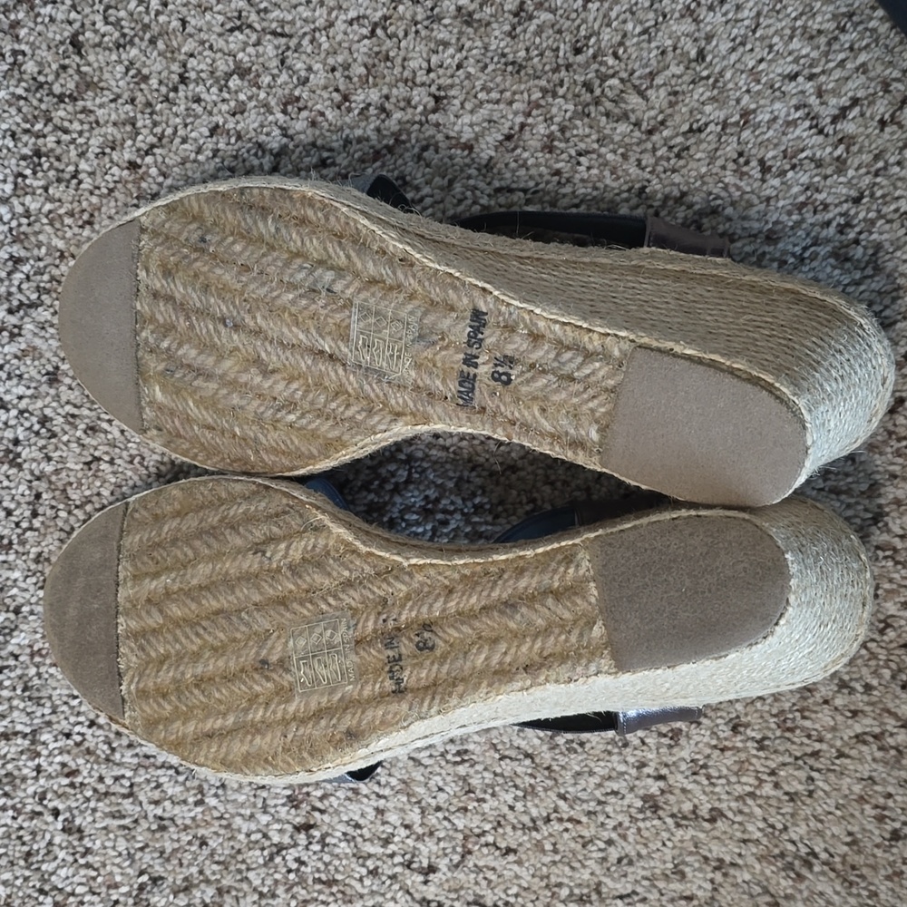 Andre Assous sz 8.5 Pewter Paloma Sandals - Picture 8 of 14